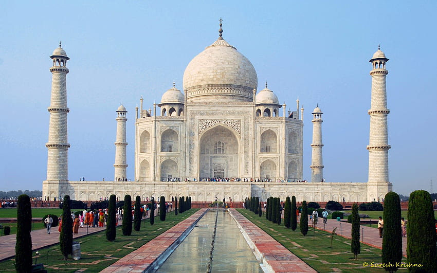 The Taj Mahal Is An Ivory White Marble Mausoleum On The South Bank Of The Yamuna River In The Indian City Of Agra HD wallpaper