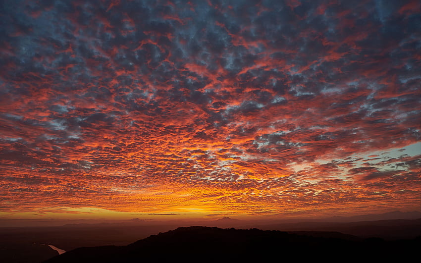 Ogniste niebo, czerwone chmury Tapeta HD