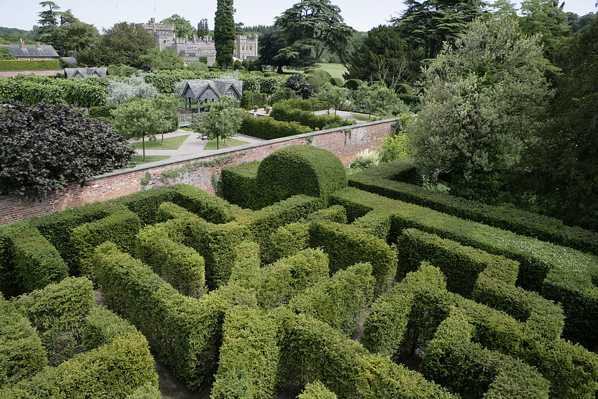 Gallery - Hampton Court Castle HD wallpaper