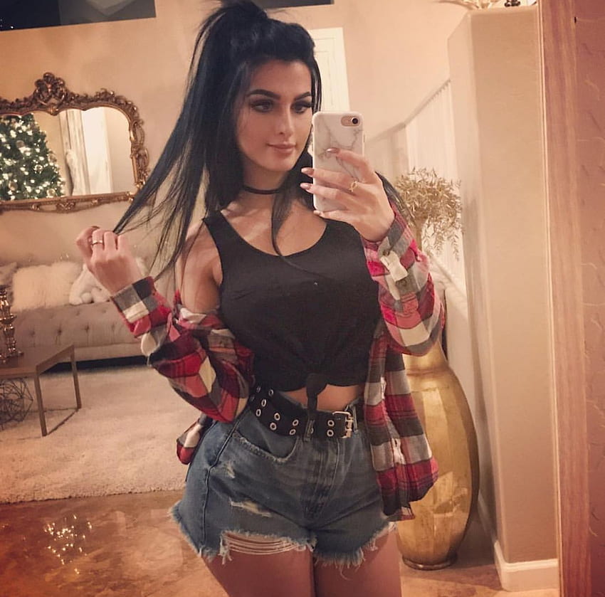 Val On Fall Winter Outfit Ideas. Sssniperwolf, Celebrity HD wallpaper