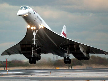 The Concorde and the Lost Glories of Commercial Air Travel