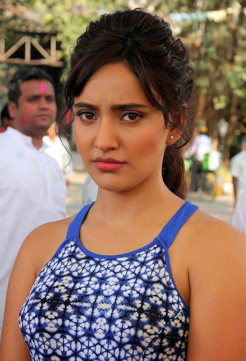 Neha Sharma parece absolutamente linda nas promoções do filme 'Youngistaan' nos sets de 'Nandini' em. Neha sharma, vídeos de destaques do casamento, atriz indiana Papel de parede de celular HD