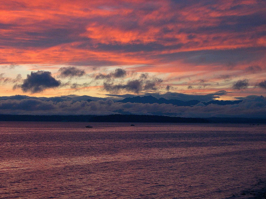 Sonnenuntergangswolken über dem Puget Sound von Shorewood Burien Seattle Waterfront Home – WaterHavens: Seattle Area Waterfront Real Estate HD-Hintergrundbild