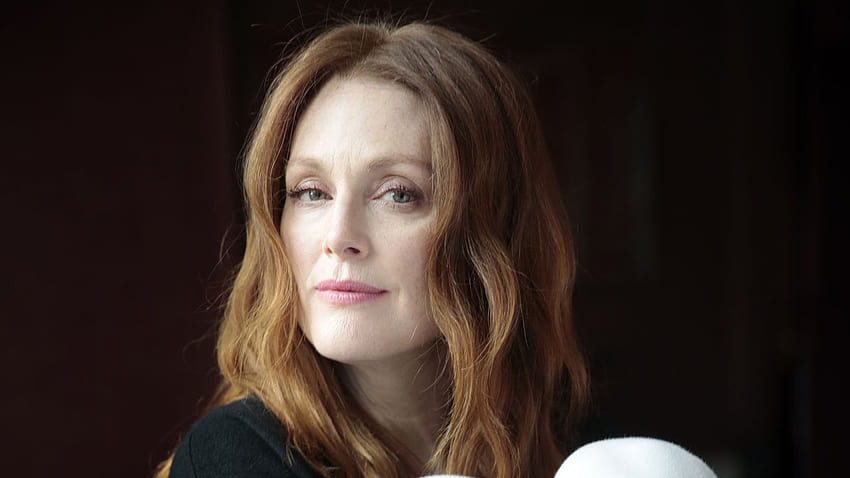 Julianne Moore HD wallpaper