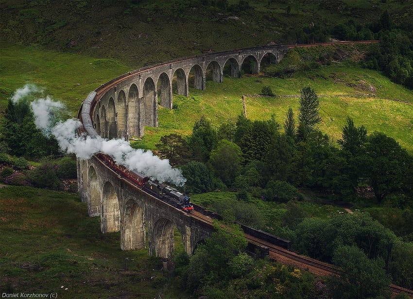 Trem expresso de Hogwarts passando pelo viaduto Glenfinnan, Escócia: papel de parede HD