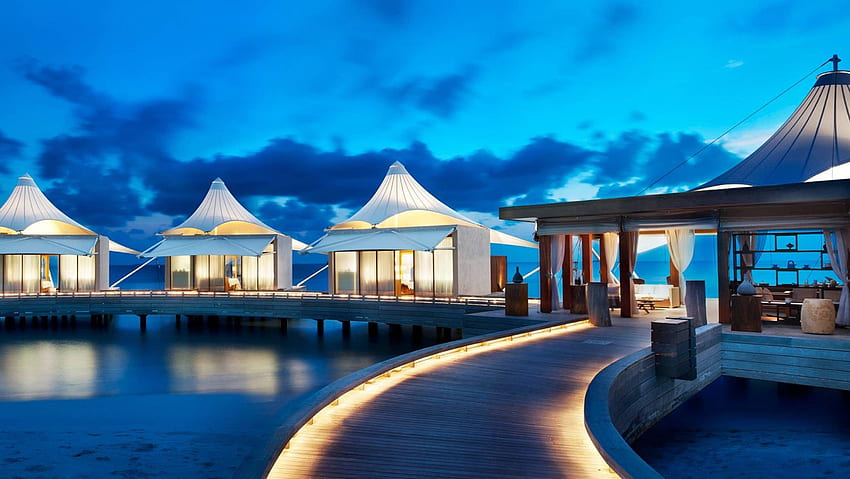 Dusk Lagoon Beach Maldives Island Sea Lights Huts Tropical Luxury, Exotic Water fondo de pantalla