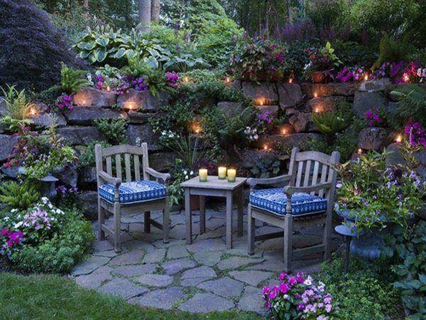 저녁, 테이블, 식물, 정원, 푸른 나무, 바위, 의자, 화려한 잎, 조명, 아름다운 전망, 화려한 꽃, 양초 HD 월페이퍼