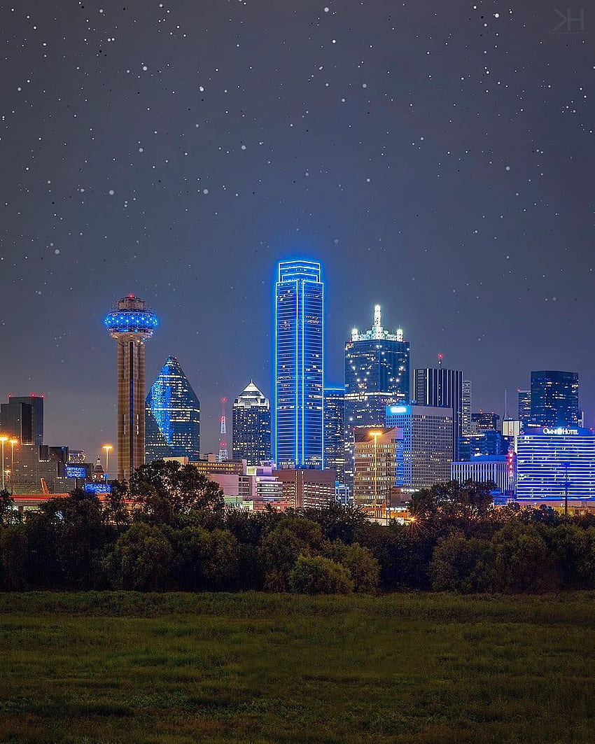 Un tributo per l'ufficiale caduto a Dallas. Stasera, è blu a sostegno del dipartimento di polizia di Dallas e. Orizzonte di Dallas Texas, skyline di Dallas, città di Dallas, centro di Dallas Sfondo del telefono HD