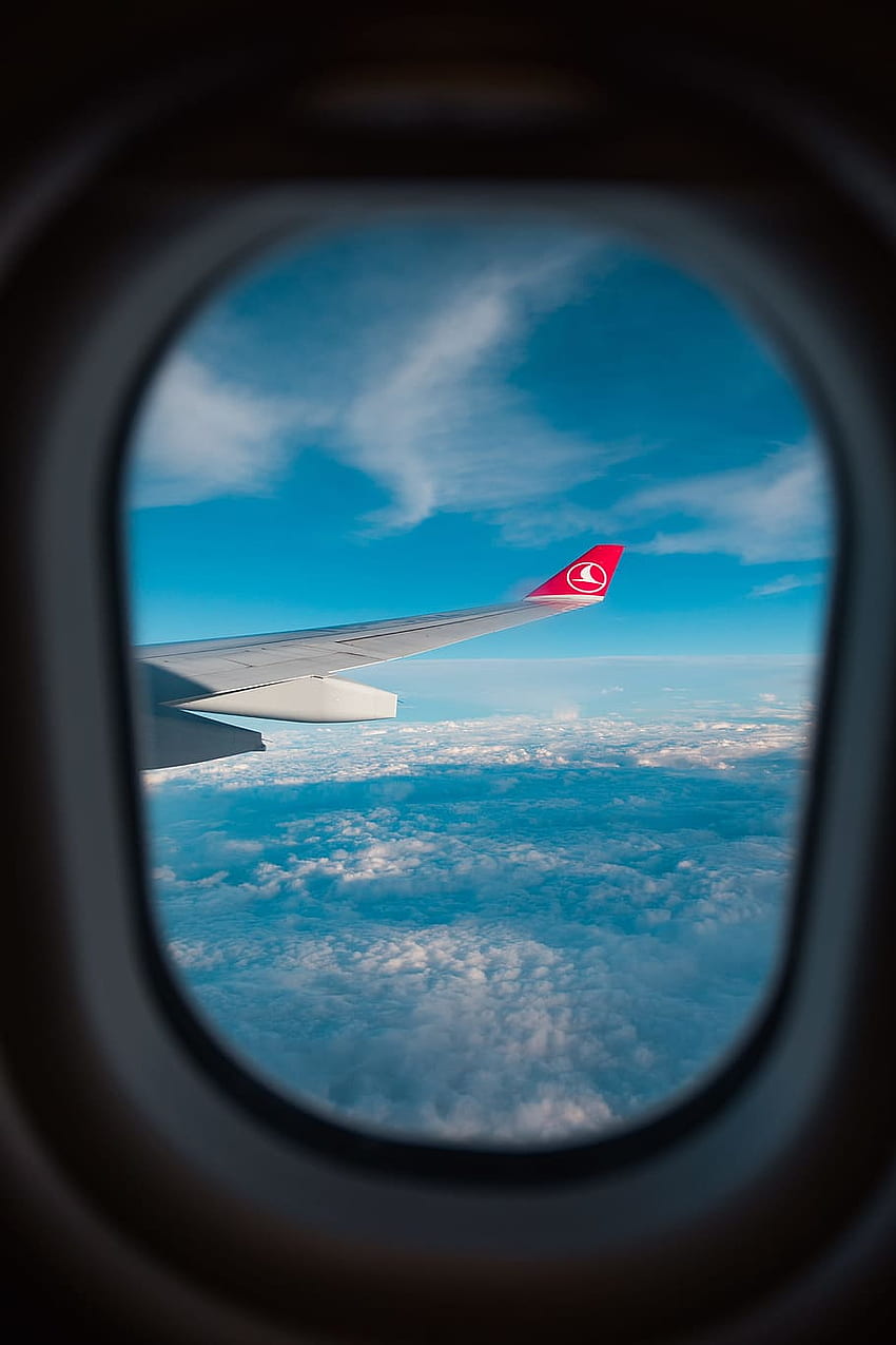 : изглед на крилото на самолета през прозореца, без пръски HD тапет за телефон