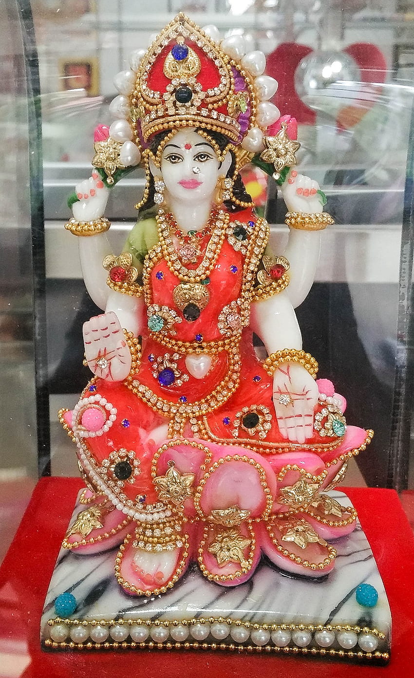God Lakshmi - A statuette of Goddess Lakshmi, the Hindu Goddess of, Lord Lakshmi HD phone wallpaper
