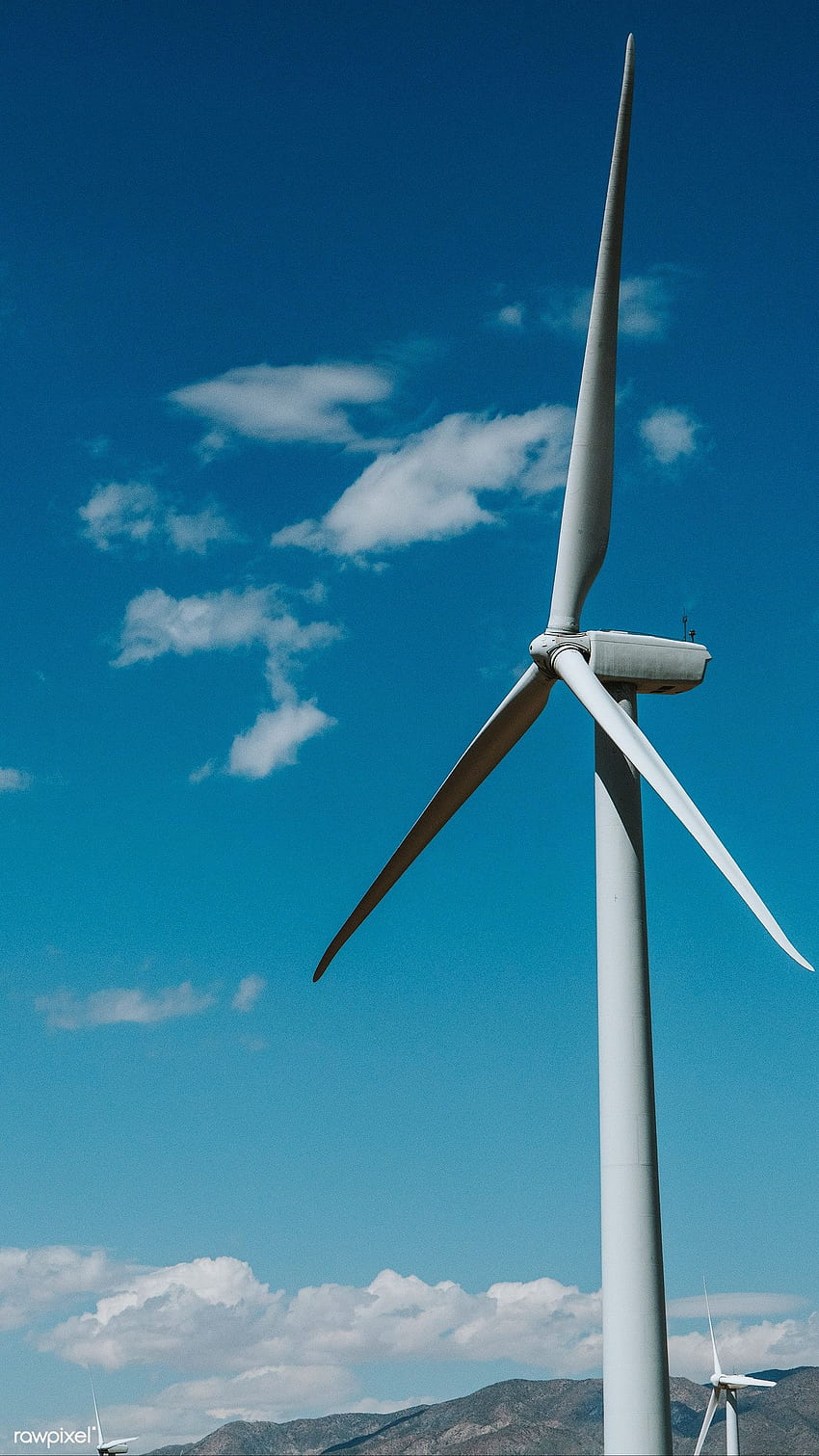 Windkraftanlage mit blauem Himmel. , iPhone und Handy . Windkraftanlage, Erneuerbare-Energien-Projekte, Bau einer Windkraftanlage HD-Handy-Hintergrundbild