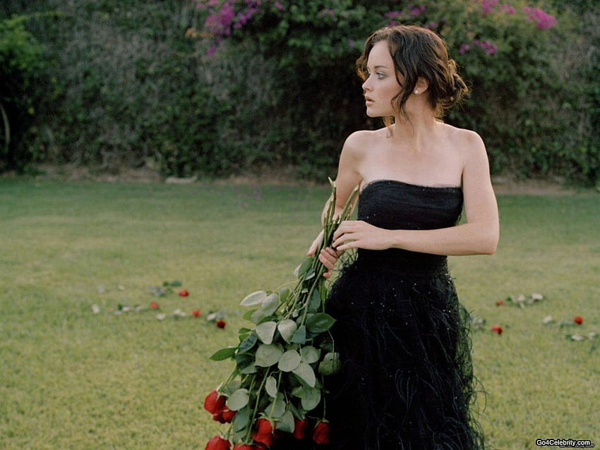 Alexis Bledel, abito nero delicato, rose rosse, natura, bella ragazza, attrice, donna Sfondo HD
