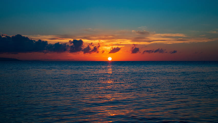 Skyline, mer, calme, plan d'eau, coucher de soleil Fond d'écran HD