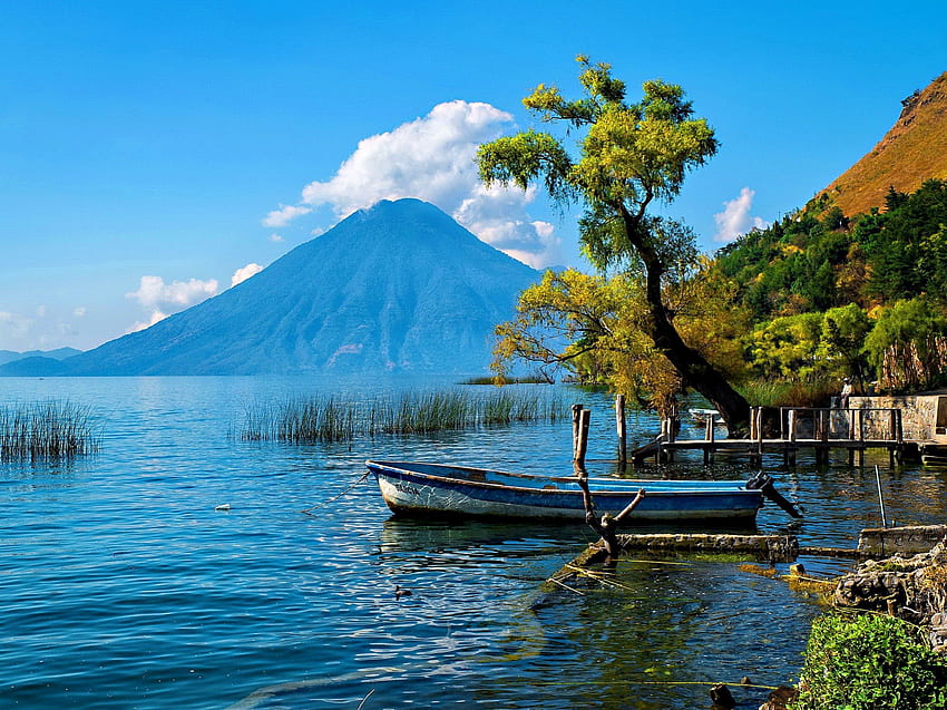 Lago Atitlan, Guatemala, blu, barca, molo, riva, riflessione, alberi, acqua, bacino, esotico, Guatemala, lago, montagna, estate, nuvole, natura, cielo, Atitlan Sfondo HD
