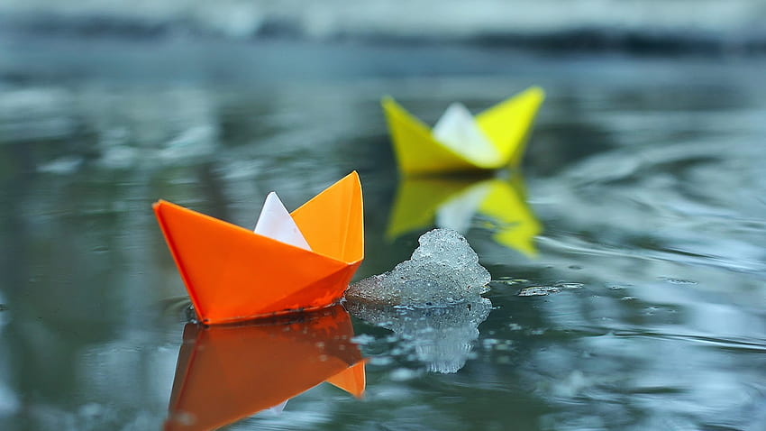 Orange Green Paper Boats On Water graphy graphy HD wallpaper
