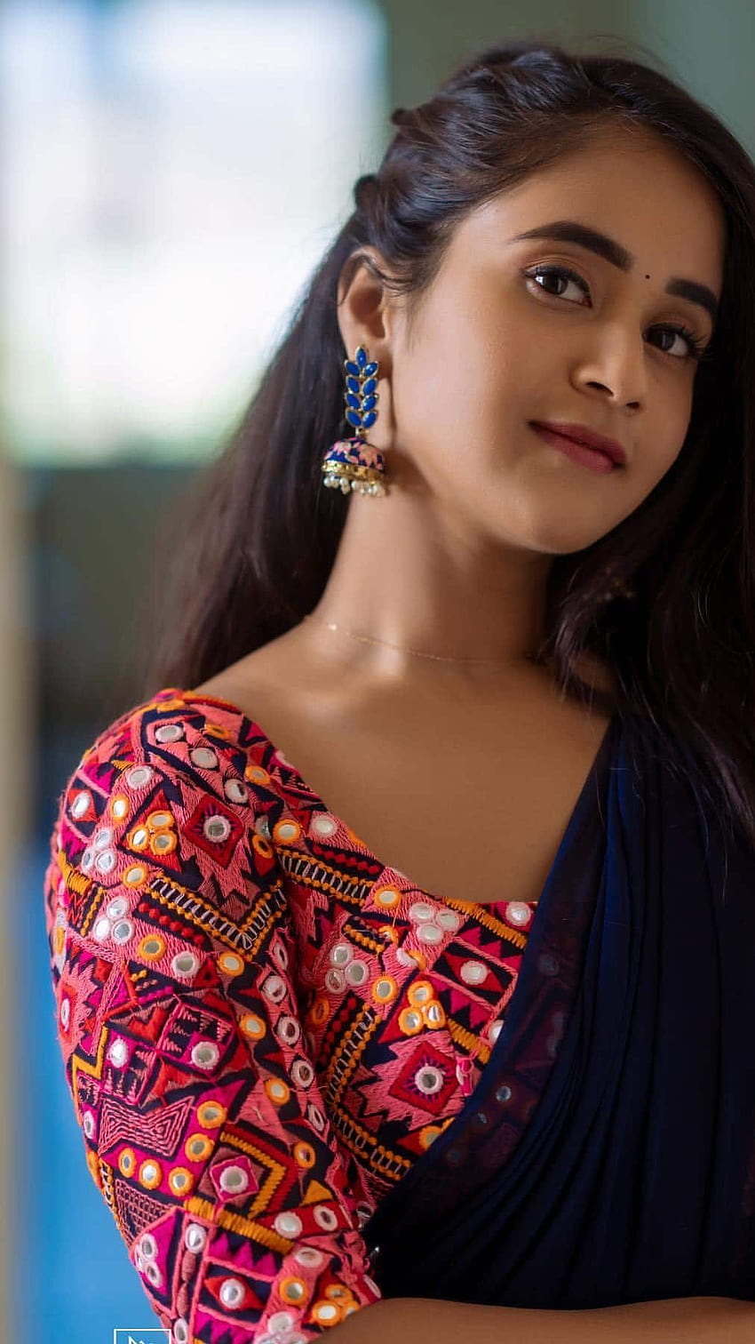 Deepti Sunaina, model, saree lover, telugu actress HD phone wallpaper