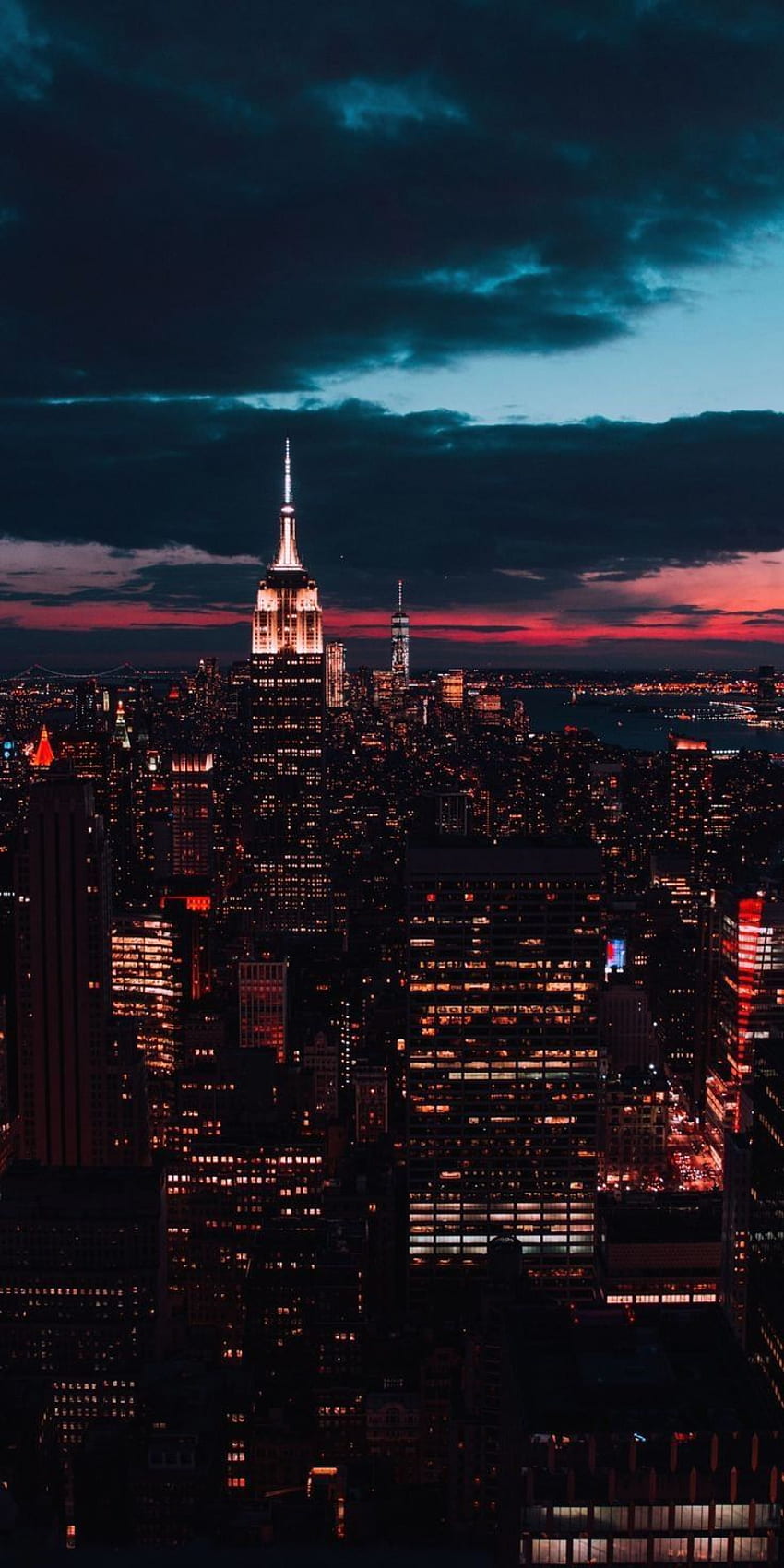 New York iPhone wallpaper - hình nền tuyệt đẹp dành cho những ai yêu thích thành phố New York với tầm nhìn thú vị đến từ chiếc smartphone của bạn. Hãy xem hình liên quan để khám phá những con đường sáng lấp lánh, đếm xem có bao nhiêu cao ốc chọc trời, và cảm nhận được không khí sống động của đại đô thị này! 