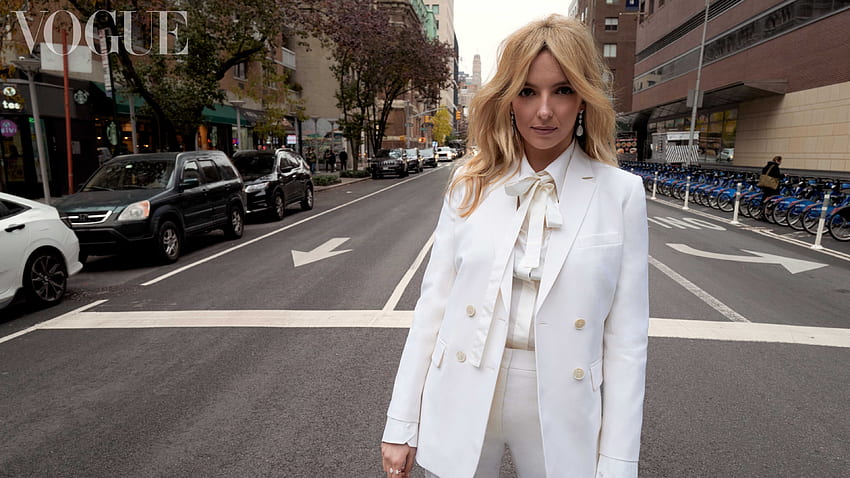 Blonde Jodie Comer Actress Is Standing On Road Wearing White Coat Suit Dress Girls HD wallpaper