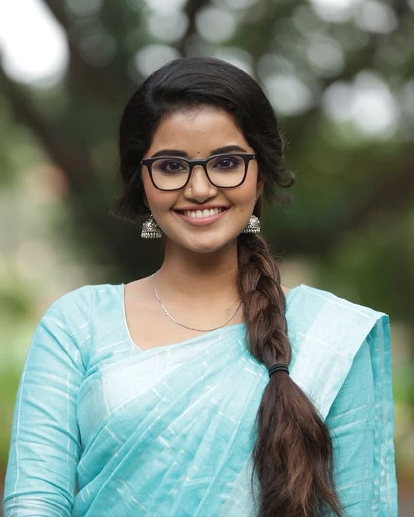 Actress Anupama Parameswaran Hot Looking Face With Glasses, Anupama Parameshwaran HD phone wallpaper