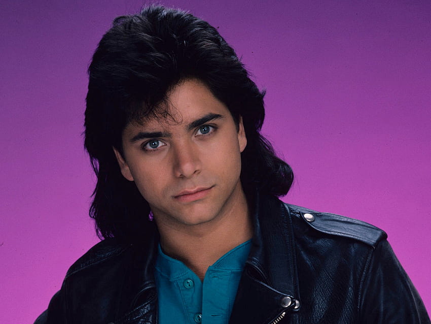 John Stamos Took The Full House Couch From The Set And The Whole Cast Is  Jealous