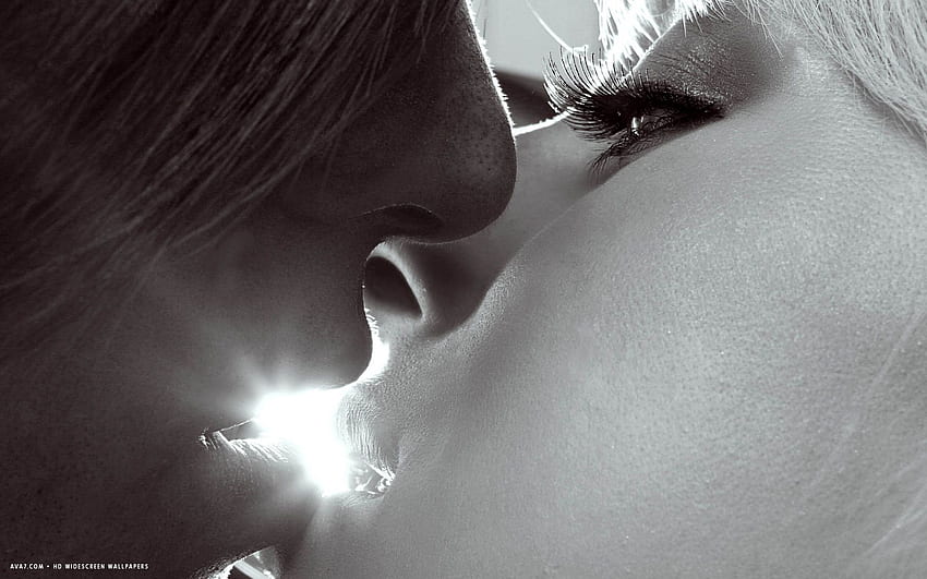 beso romántico primer amor suave pareja labios panorámica fondo de pantalla