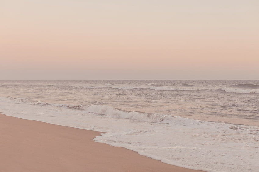 Różowa plaża w 2021 r. Minimalistyczny, uroczy, estetyczny, różowy laptop plażowy Tapeta HD
