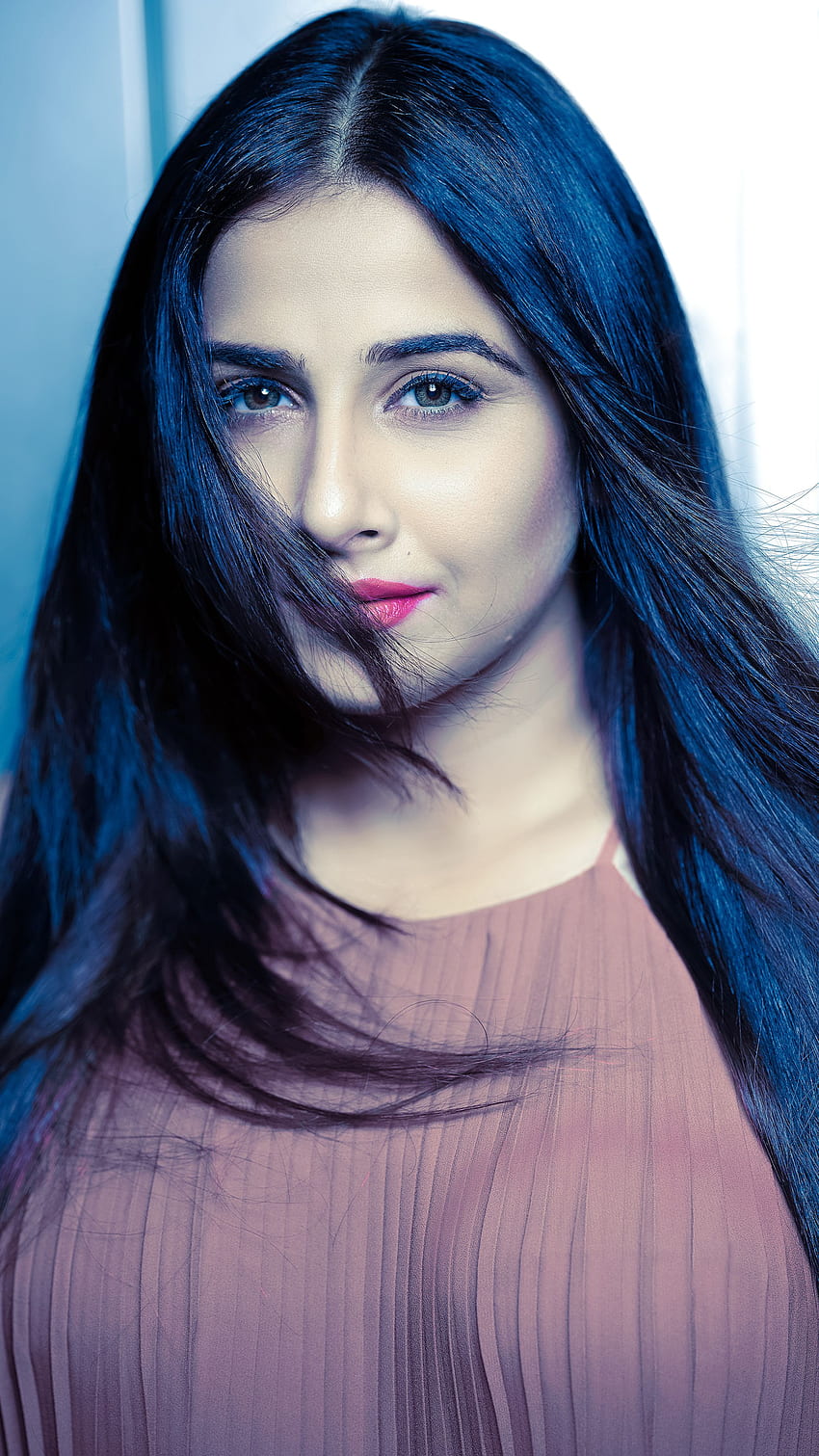 Vidya Balan, actrice bollywoodienne, lèvres roses Fond d'écran de téléphone HD
