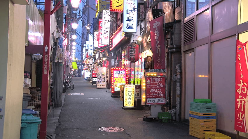 Токио Япония около ноември 2016 г. Улиците на Токио Япония Задна алея на, градска японска алея HD тапет
