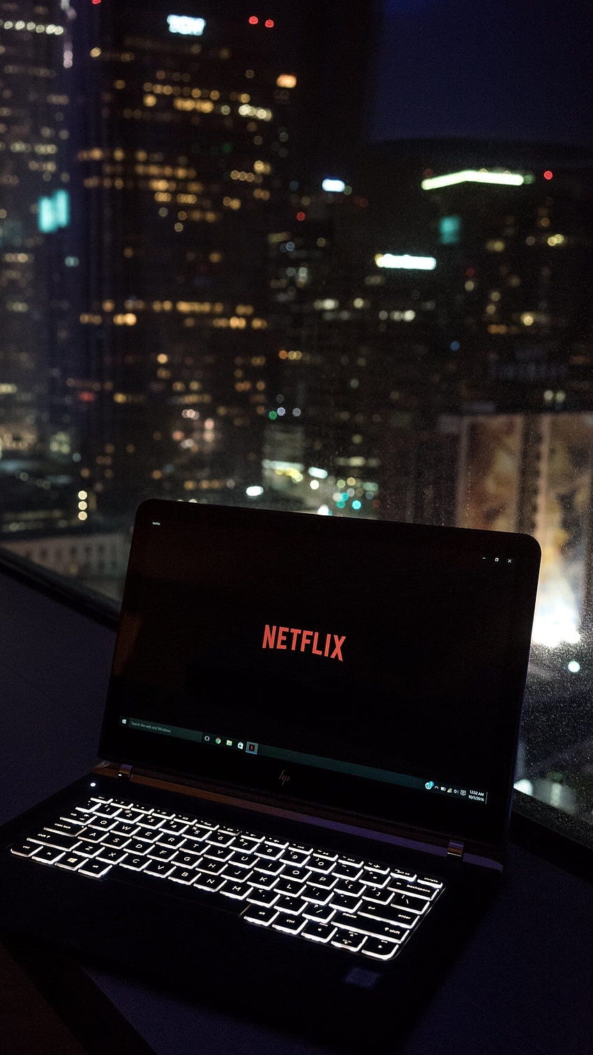 Laptop Aesthetic ซีรีส์ Netflix วอลล์เปเปอร์โทรศัพท์ HD