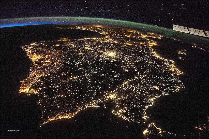 Bumi Di Malam Hari Dari Luar Angkasa Wallpaper HD