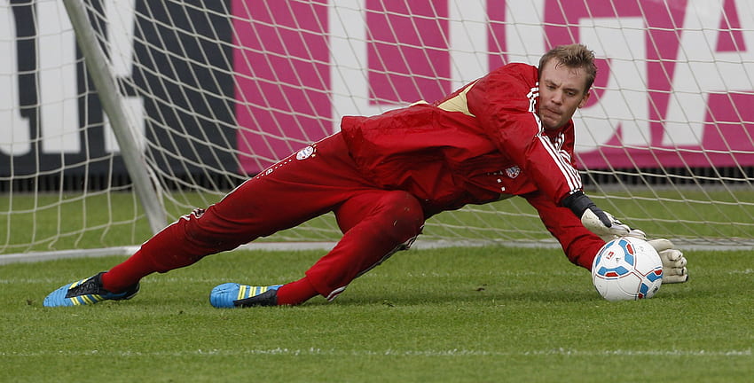 Bayern Manuel Neuer'in Oyuncusu - Diving Manuel'i Savunuyor HD duvar kağıdı
