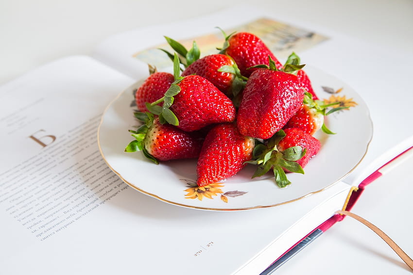Food, Strawberry, Berries, Plate, Book HD wallpaper