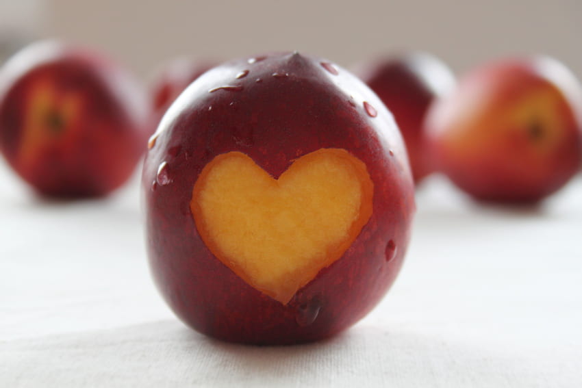 nectarine with heart (for Roxanna), nectarine, graphy, Gingerbread-heart, fruits, gift, drop, love, fruit, heart, macro HD wallpaper