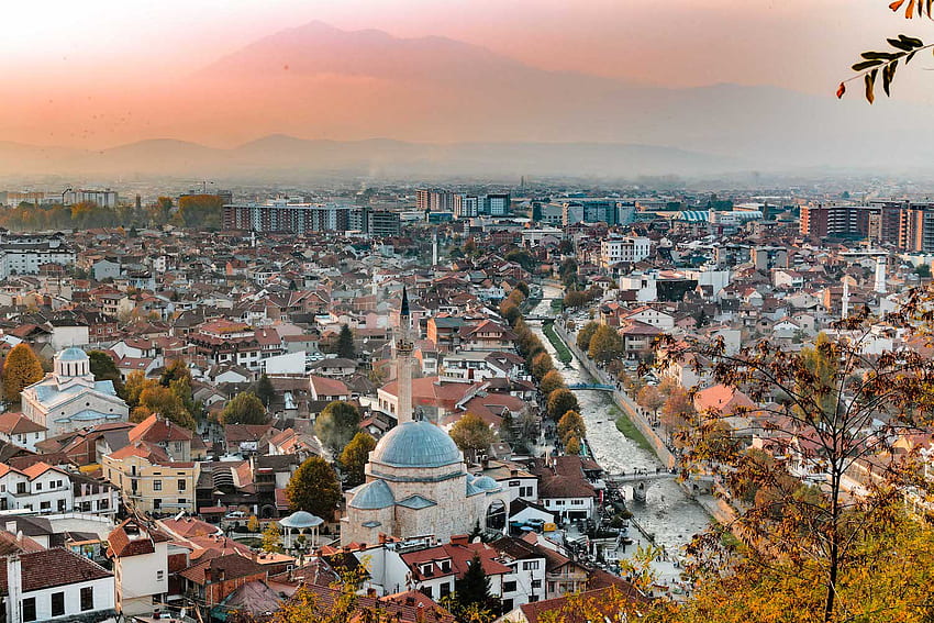 Dağdan metropole: Kosova'nın Altın Üçgeni Prizren'de sürüş rehberiniz HD duvar kağıdı