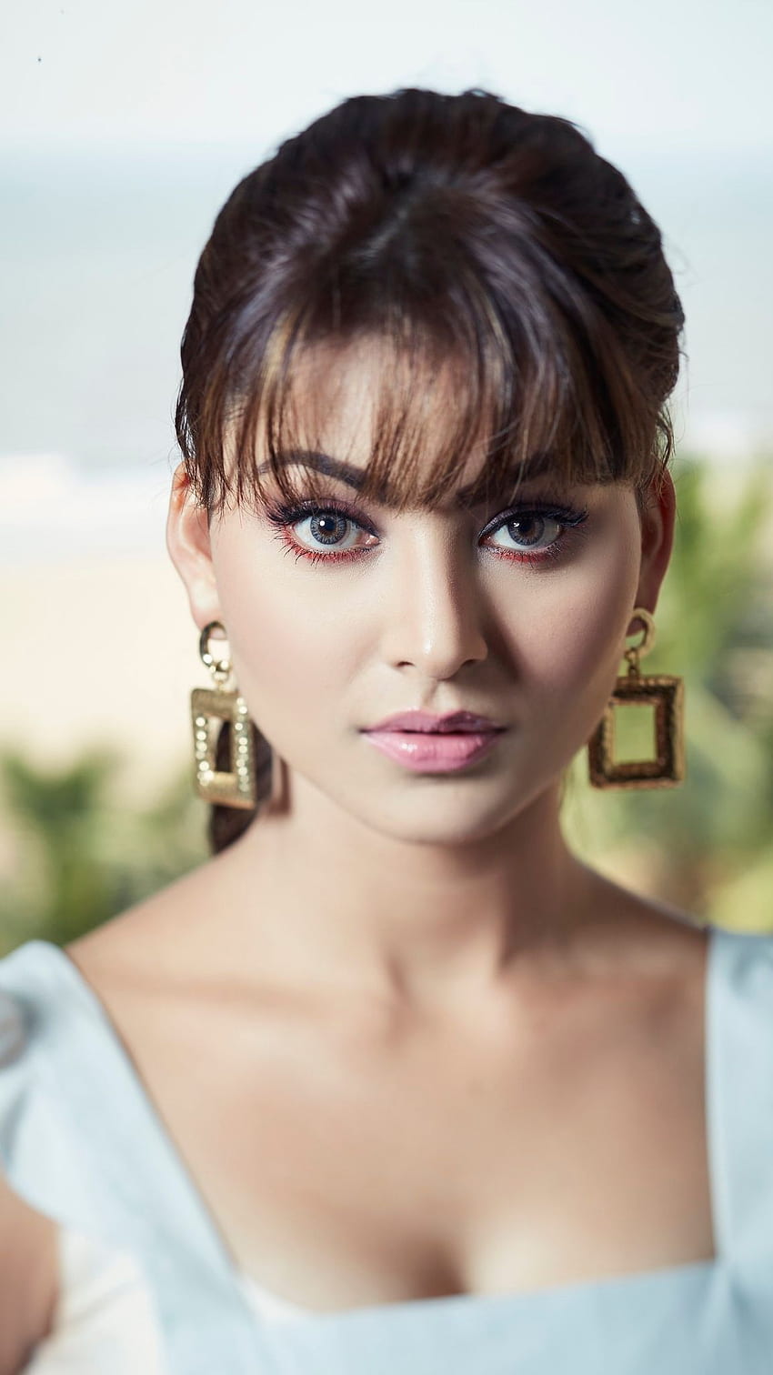 Urvashi Rautela, aktris bollywood,, cantik wallpaper ponsel HD