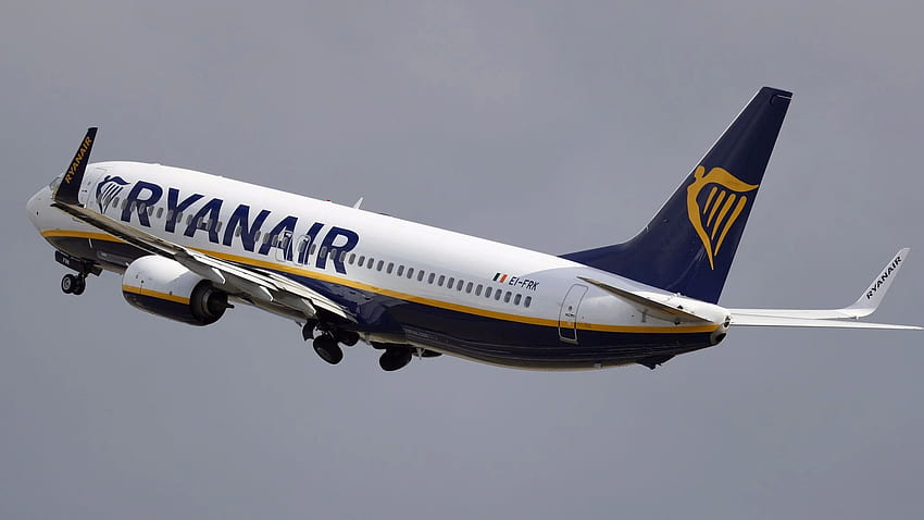 Ryanair cancels more flights, halts Alitalia bid HD wallpaper