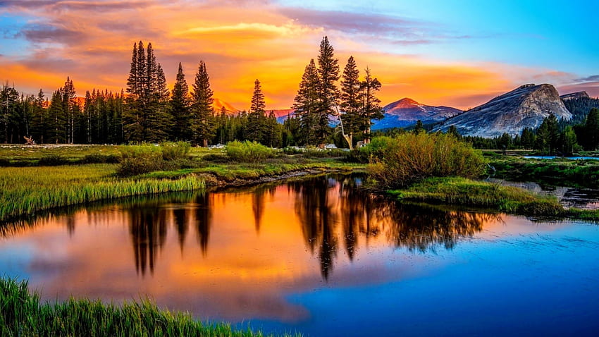 Gunung dan danau saat matahari terbenam, ketenangan, pemandangan, Cantik, rumput, ketenangan, gunung, danau, refleksi, pohon, langit, menakjubkan, ketenangan, matahari terbenam Wallpaper HD