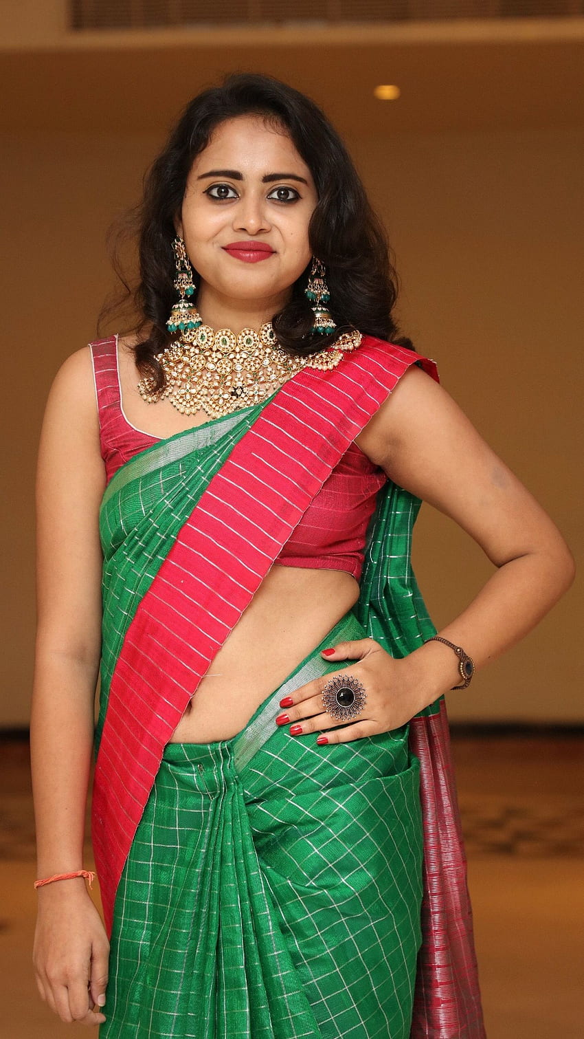 Suchitra, telugu actress, saree lover HD phone wallpaper