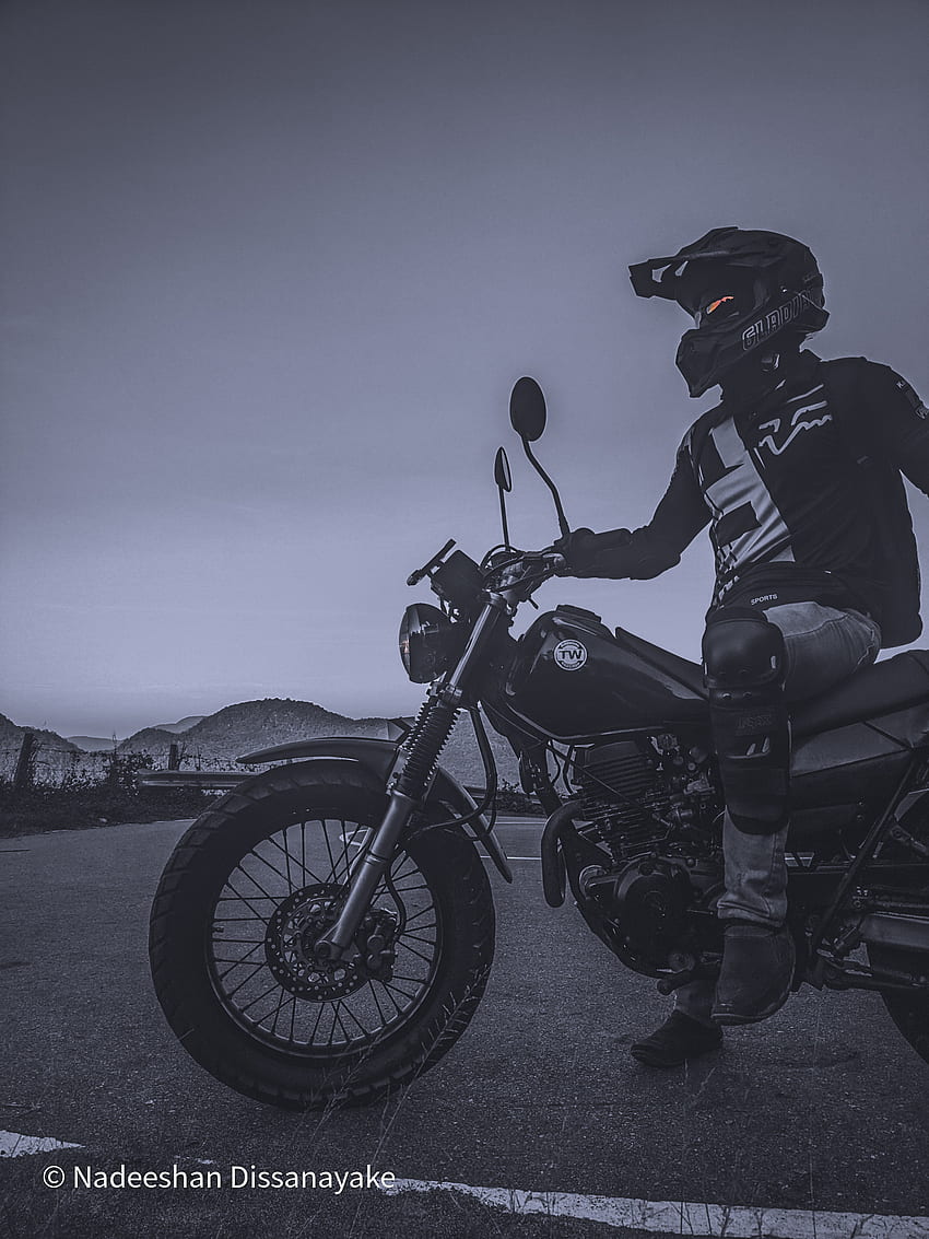 Yamaha TW Rider, cielo, automovilismo, TW200, negro, viaje, aventura, motocicleta, sendero, yamaha tw, carretera, oscuro, TW225, deporte fondo de pantalla del teléfono