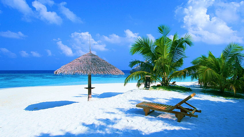 White Sands Beach a Bora Bora Island, mare, ombrellone, Polinesia francese, sdraio, nuvole, palme, cielo Sfondo HD