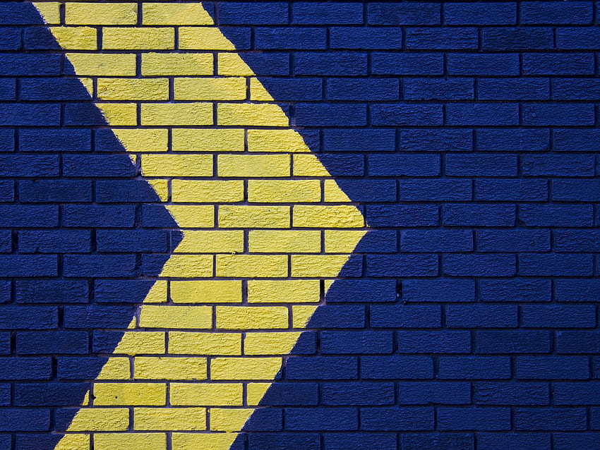 wall, brick, arrow, blue, yellow, pointer, direction standard 4:3 background HD wallpaper
