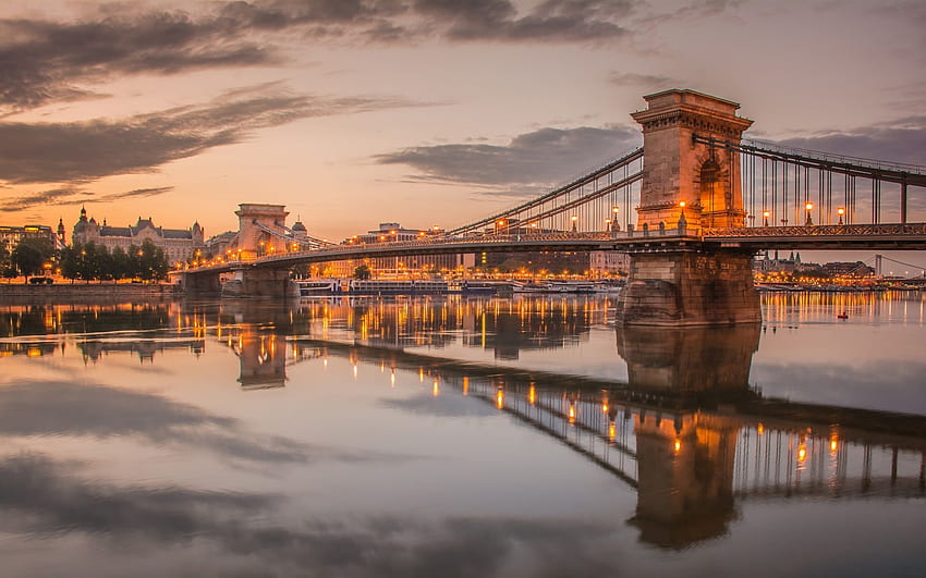 ハンガリー、ブダペスト、鎖橋、ドナウ川、川、夕暮れ、ライト、 高画質の壁紙