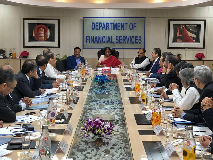 Ministerio de Finanzas - El Ministro de Finanzas de la Unión, Smt, celebra hoy una reunión con bancos e instituciones financieras del sector privado en Nueva Delhi. / Twitter, Reunión de Finanzas fondo de pantalla
