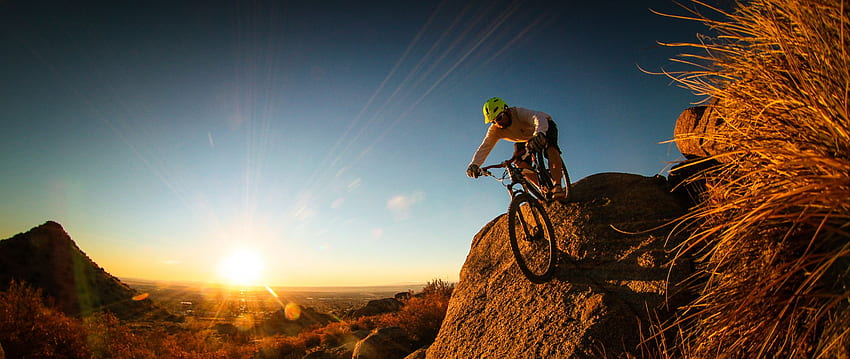 Mountainbike, Radfahrer, Mann mit doppeltem breitem Hintergrund, Fahrrad MTB HD-Hintergrundbild