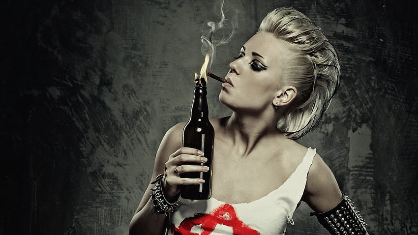 Punk Girl Smoking Molotov Cocktail . for, Molotov Girl HD wallpaper
