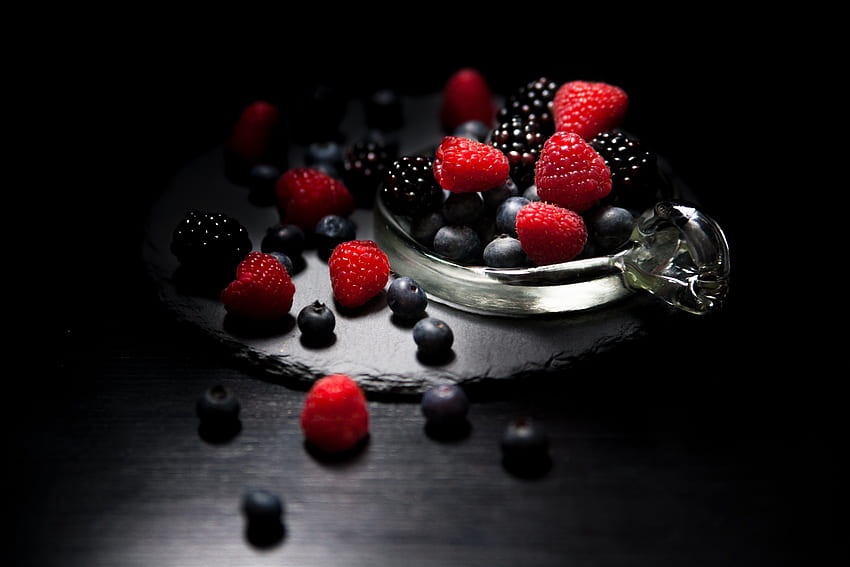 Dark Mood Food Lichtspiel Berries and, Food graphy HD wallpaper