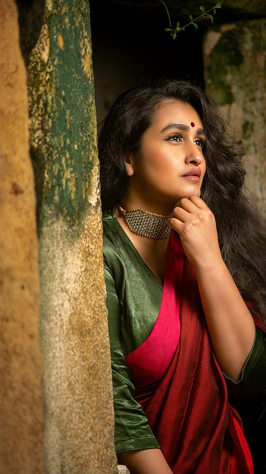 Kavitha Nair, Malayalam-Schauspielerin, Saree-Schönheit HD-Handy-Hintergrundbild
