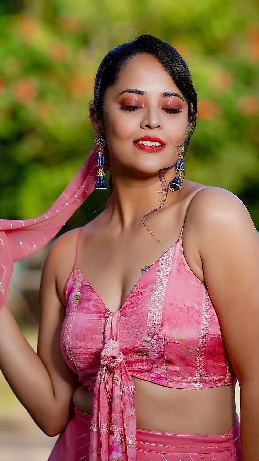 Anusuya Bharadwaj, telugu actress, model, anchor, cleavage HD phone wallpaper