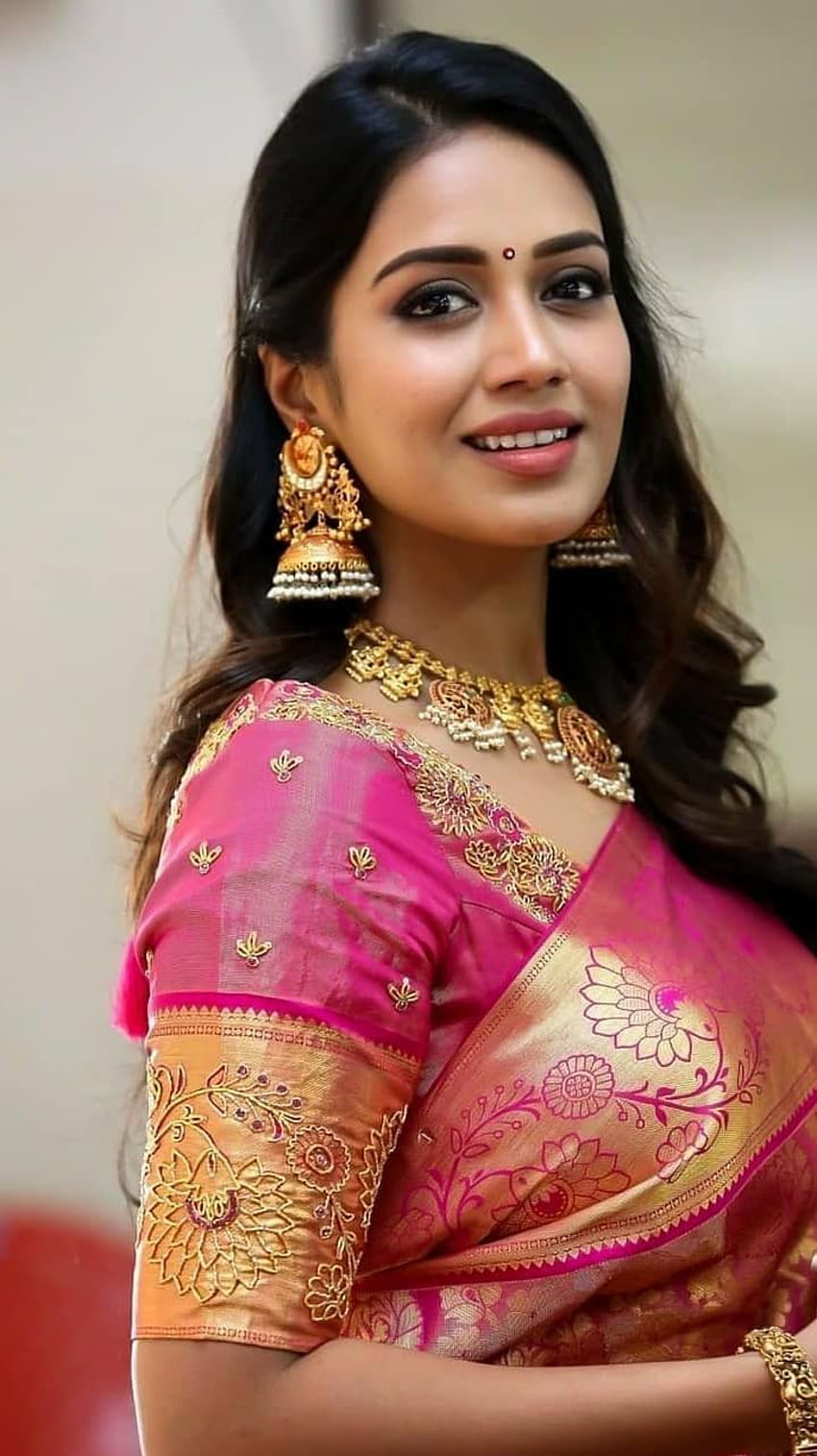Nivetha pethuraj, attrice tamil, amante dei sari Sfondo del telefono HD