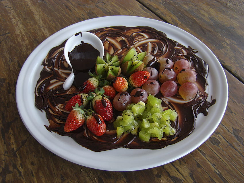 Food, Strawberry, Chocolate, Grapes, Kiwi, Desert, Plate HD wallpaper